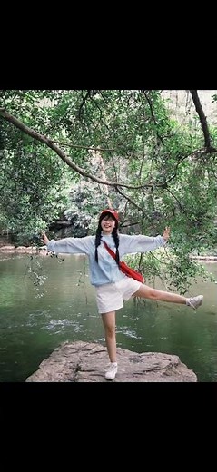 Master the Art of 9 Universal Travel Photo Poses