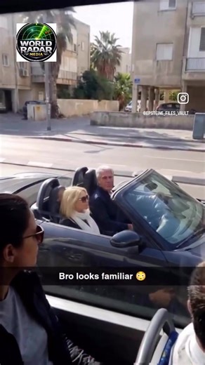 Novo Vídeo Circulando Online Mostrando Jeffrey Epstein Dirigindo Um vídeo a espalhar-se pelas redes sociais parece mostrar Jeffrey Epstein a conduzir um carro com uma mulher no veículo. No clipe, quando a câmera aponta para o carro, Epstein levanta a mão para cobrir parcialmente o rosto, aparentemente tentando evitar ser filmado. A filmagem está rapidamente a tornar-se viral, com muitos utilizadores a questionar quando foi gravada e se é material novo ou antigo. Fact Check: A data do vídeo não s