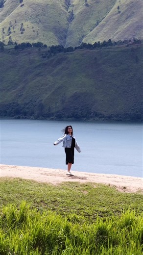 Bukit Holbung: Danau Toba's Scenic Samosir View