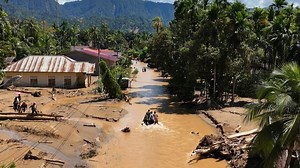 Indonesia bucks pressure to label floods national disaster