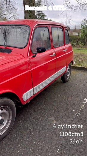 La Renault 4 GTL 🇫🇷. Cette version de la française populaire apparaît en janvier 1978, elle adopte un moteur de 1108cm3 (en lieu et place des 782 et 845) mais la puissance reste à 34ch, c’est le couple qui monte offrant davantage de souplesse et une meilleure consommation. | L'Automobile Ancienne