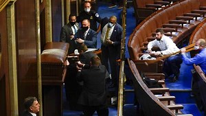 US Rep. Markwayne Mullin witnesses shooting after protesters breach Capitol in DC
