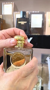 🌟🏆 ¿Ya conoces el perfume ganador de los FiFi Awards 2024? ¡Burberry Goddess! ✨💖 Esta fragancia, galardonada como la mejor del año, te sorprenderá con sus notas cautivadoras de jazmín, rosa y una base dulce que evoca elegancia y sofisticación. 🌸🌿 ¡No te quedes sin probar el perfume que ha conquistado el mundo de la perfumería prestige! ➡️ www.lasfragancias.com | Las Fragancias Perfumerías