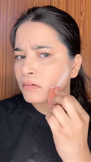 Makeup hack how to carve your cheekbones #viralmakeuphack #viralmakeup #shorts #howto #makeup #cheek