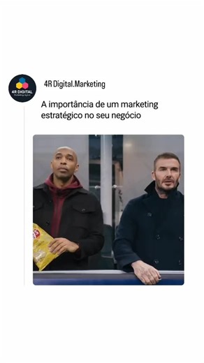 4R Digital on Instagram: "A campanha da Lay's com Beckham e Henry mostra uma lição valiosa: produto bom não basta. Hoje, o que fideliza clientes é a experiência, a emoção e o valor simbólico que sua marca entrega. 👉 A Lay’s não vende apenas batatas. Ela se posiciona como parte do ritual do futebol, transformando uma simples embalagem em acesso a momentos inesquecíveis. #PosicionamentoDeMarca #ExperiênciaDoCliente #MarketingImobiliário #GestãoDeValor #ImobiliárioEstratégico #EngajamentoDeMarca #