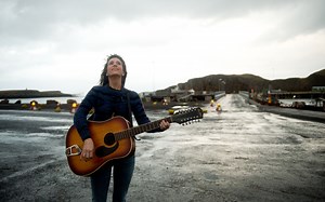 值得单曲循环的英文歌曲《Go Solo》在路上，我们永远年轻，永远热泪盈眶！