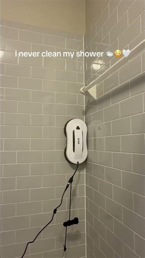 When your cleaning robot does all the work and you do zero 😌🙌 #cleaningmadeeasy #robotvacuum