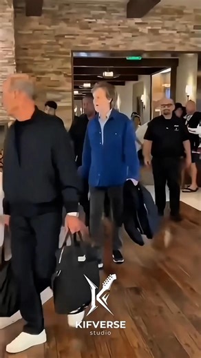 Sir Paul McCartney spotted 🎸✨ #paulmccartney #thebeatles #rocknroll #shorts #kifverse