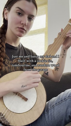 Build Your Own Clawhammer Banjo with Simple Materials