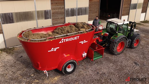 This 24 m³ TMR mixer is built for performance and efficiency. Equipped with two vertical augers and a front-mounted conveyor belt, it delivers consistent mixing quality while preserving feed structure. The deep mixing tub with wheels positioned alongside ensures a low overall height and excellent maneuverability, making it ideal for low stables. Designed for optimal mixing quality and reliable performance, this feed mixer is used to efficiently feed Aubrac cows. #FeedMixer #TMRMixer #VerticalAug