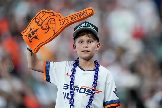 Astros Opening Day had it all: Eagle flights, roof drama and quiet bats