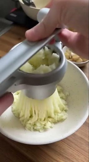 Perfect Garlic Mashed Potatoes Recipe with Slow-Cooked Sweet Garlic #MashedPotatoes
