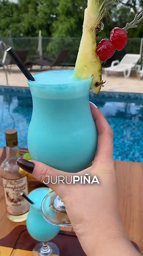 🍓🍇Especialista em Caipirinhas e Drinks 🍹 on Instagram: "🚨 PARA TUDO! Você já ouviu falar no tal do Juru Pina? 👉 É como se pegassem a clássica Piña Colada 🥥🍍 e jogassem um plot twist brasileiro: ➡️ Juru Pinga gelada + creme de coco + abacaxi 🍍🥶 Um drink doce, gelado, cremoso e forte na medida certa… que ninguém esquece depois do primeiro gole. 💣 E o detalhe é que isso aí, se você souber fazer, te coloca na frente de 90% dos bares e adegas da sua cidade. 📈 Enquanto o povo cobra R$40,00