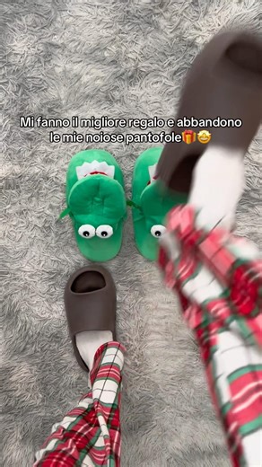 Se ti annoi a casa, queste pantofole di coccodrillo cambieranno tutto! 🐊😂 #coccodrillo #pantofole