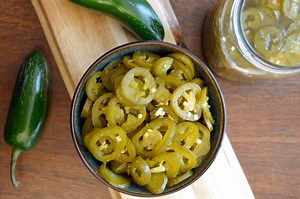 Homemade Quick Pickled Jalapenos (Spicy & Sweet)