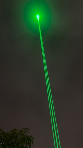 Austin Smith Events on Instagram: "Turning on one of the WORLD’S LARGEST LASERS ⚠️🛸👽 It shoots 10 miles (60,000 feet) into the atmosphere and requires the FAA to divert air traffic around it. #ArchitectLaser #Laser #Marketing #Alien #Tech"