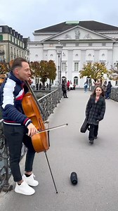 This 11 years old girl asked me to play CLOCKS from Coldplay with her on the violin. It was an incredible and cute moment 🥹❤️ #violin #coldplay | Jodok Cello