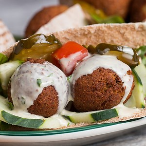 Crispy on the outside and fluffy on the inside! 😍 RECIPE: https://tasty.co/recipe/homemade-falafel | Tasty UK