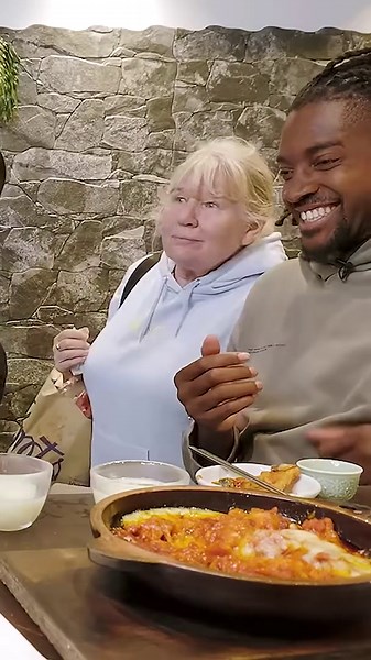 British Rappers' Spicy Chicken Taste Test Gets Wild 🥵
