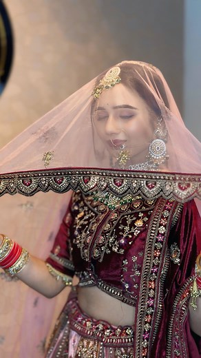 48 reactions | कसा वाटतोय लुक 來♥️……. . . . @snehal8438 . . . #instgram #followforfollowback #instalike #modelshoot #bridals #bridallook#beutiful #makeup #makeuplover #maharashtra#viralpost #naturaleza #makeuplover #makeuplooks#viral #bridalmakeup #maharashtra #indianlook #beuaty | Snehal Bhujbal | Facebook