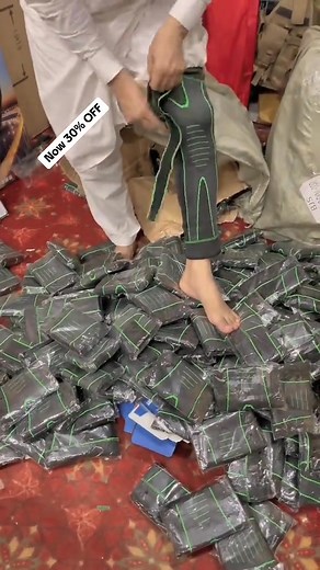 96 reactions · 67 shares | Thand lagtay hi ghutnon ka dard phir se shuru ho jata hai? Keep your knees warm & pain-free all day.  Warmth & Comfort – Joints ko garam rakhe, stiffness kam kare ✅ Pain Relief Support – Dard aur sujan me noticeable | Trendzinn | Facebook