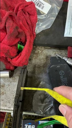 How to measure brake pads using Brake lining thickness gauge #brakepads #autotechnician