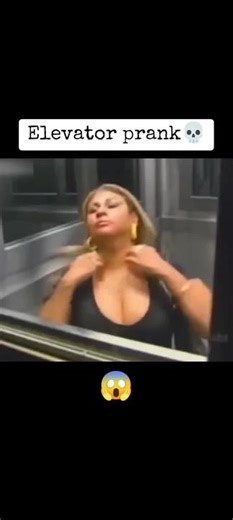 Prank in elevator!😱#elevator #elevatorprank #scare #scareprank