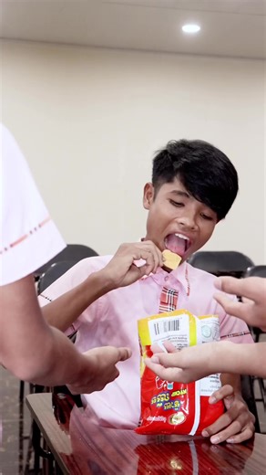 Eating Cake With Friends 🎂 | Fun & Sweet Moments Together#neth #viral #viralvideo #Girlfriend