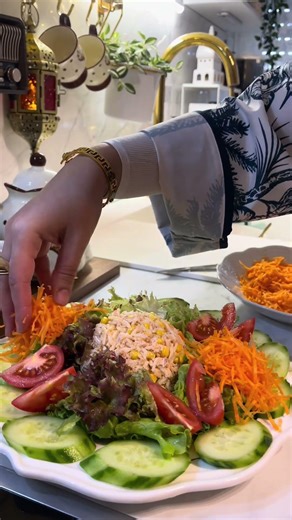 طريقة تقديم صحن السلطة بسيطة و جميلة
