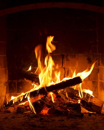 48 Mobile | The oh so satisfying crackle of a Christmas fire. Sounds like a lot of cosy little yeps to us. #48mobile #yep | Instagram