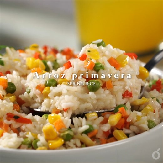 Aprende cómo hacer arroz primavera fácil y esponjoso, una receta casera ideal para comidas ligeras y llenas de sabor. 😋 | kiwilimón