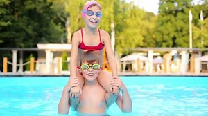 Little Girl Sits On Shoulders Her: stock video (100% bez autorských poplatků) 9699605 | Shutterstock