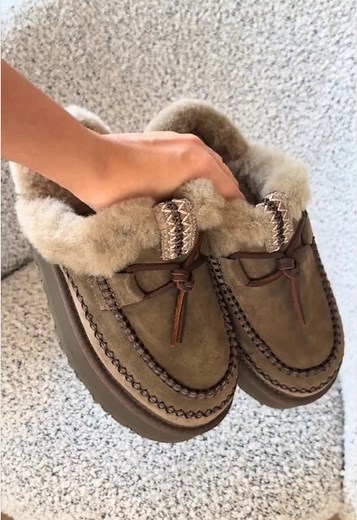 Unboxing Cute UGGs: A Holiday Treat