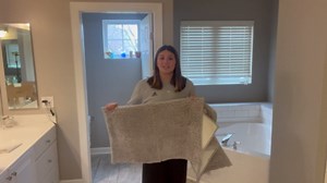 Bathroom Rugs Mat 23" x 14", Ultra Soft Absorbent Bath mat, Quick Dry Machine Washable Chenille Bath Rug, Non Slip Bath Mat for Bathroom Floor, Home Decor Accessories, Black