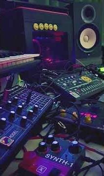Elektron Digitakt + Jomox Mbase + Behringer Model 15 #techno #electronicmusic