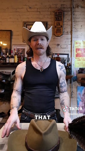 Watch me take a giant alligator and make a hat band for this badass arrowhead outdoorsman hat! I wish Matt had let me take the center strip, but I think he wanted to save that for a pair of boots! Either way this hat is not only unique in terms of shape, but the band is cool because he brought the alligator and harvested it himself! As wild as it gets! Stay wild #gator #alligator #outdoorsman #hunting