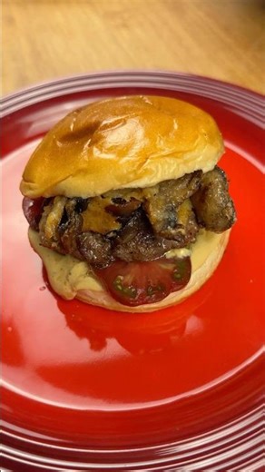 Mushroom cheese burger with home made sauce #comfortfood #burger #mushroomburger #easyrecipe