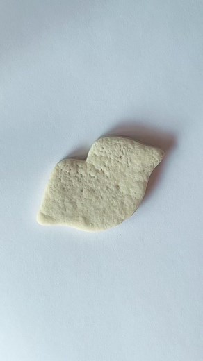 Already excited about Halloween! #vampire #halloween #halloweencookies #halloweentiktok #spooky #spookyseason #lips #cookiedecorating #sugarcookies #decoratedcookies #cookies #relaxing #fyp #dracula