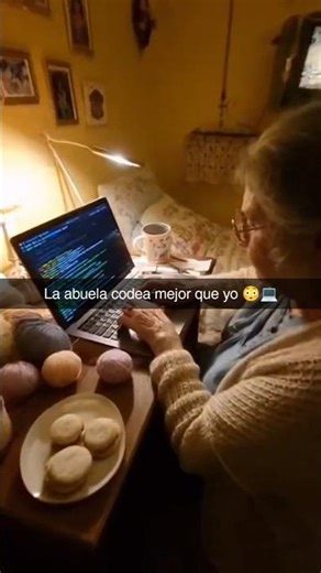 La abuela codea más rápido yo 😳💻 #software #website #tech #programming #app #hack