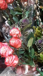 Bursting with blooms! Flowers everywhere for this weeks event! I was in Malton last night then Grantham tonight. My flower class tomorrow morning @ashoverparishhalleventscentre then evening demonstration in Norwich for @notcuttsuk then an afternoon demonstration on Friday for @harrogateflowershow in the beautiful Orangery @newbyhallandgardens . Oh! Then on Saturday a festive day workshop making wreaths and garlands @ashoverparishhalleventscentre #busyflorist #Christmas #event #workshops #demonst