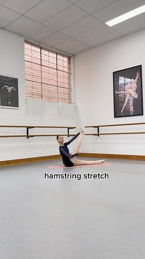 Olga Mikhailova on Instagram: "Save and try ✅ Outfit and band from @bodileballet #olgaballetips #balletstretch #balletlesson #ballerinafeet #balletflexibility @dancemaarts"