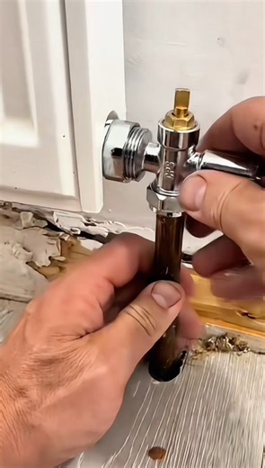 How to Install a Radiator Drain Valve! #asmr #asmrsounds #learn #foryou #sfxplumber #viral #plumbing #toolbag #pipes #tools #cleancopper #plumbertools #pressfit #soldering #copper #handtools #work #diy #howto #plumber #tips #hack #reels #handyman #plumero | Sfx Plumber