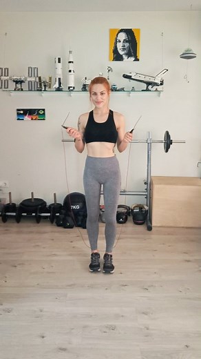 Sara García Alonso on Instagram: "🦘 La comba siempre está en mis entrenamientos. Es mi 'cardio' favorito. Hago entre 20 y 30 minutos, antes o después de mis sesiones de fuerza. Os dejo algunos ejercicios para que vayáis practicando. ¿Qué tipo de 'cardio' soléis hacer vosotros? #SaraGarcía #SaraGarcíaAlonso #comba #entrenamiento #deporte #boxeo #cardio #jump #skip #rope #astronaut #astronauta #boxing #drill #sport"