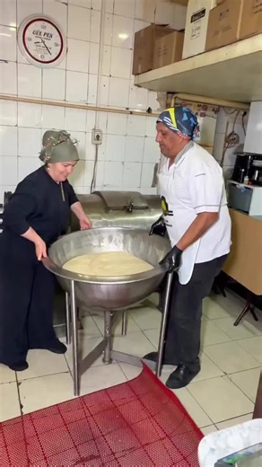 Traditional Hand-Kneaded Halva from Akhisar, Turkey