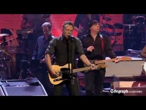 Bruce Springsteen plays intimate venue
