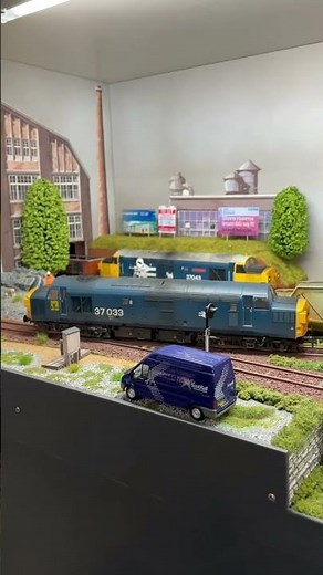 New Bachmann class 37033 Custom DCC sound Deluxe with functional fan, weathered by TMC #125