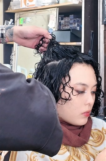 soft perm just sound 🌫️🌀 Soft curls — quiet texture, pure sound 指先でほどけるカールのリズム 甘すぎない、静かなASMR #コーンロウ #Perm #ASMR #justsound #tokyohair