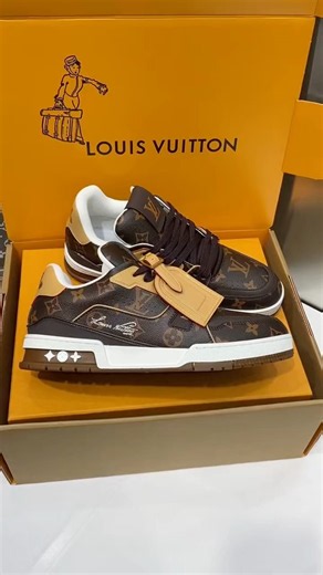 ✨Monogram sneakers with a bold finish, perfect for streetwear, travel & daily looks.