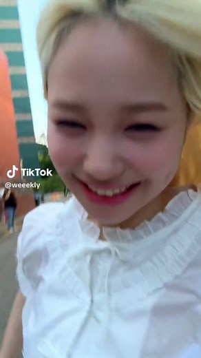 위클리 지한: 지윤과의 영상통화와 팝 퍼포먼스