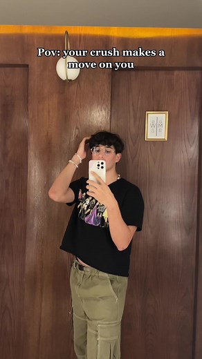 Dont tell his gf 😳